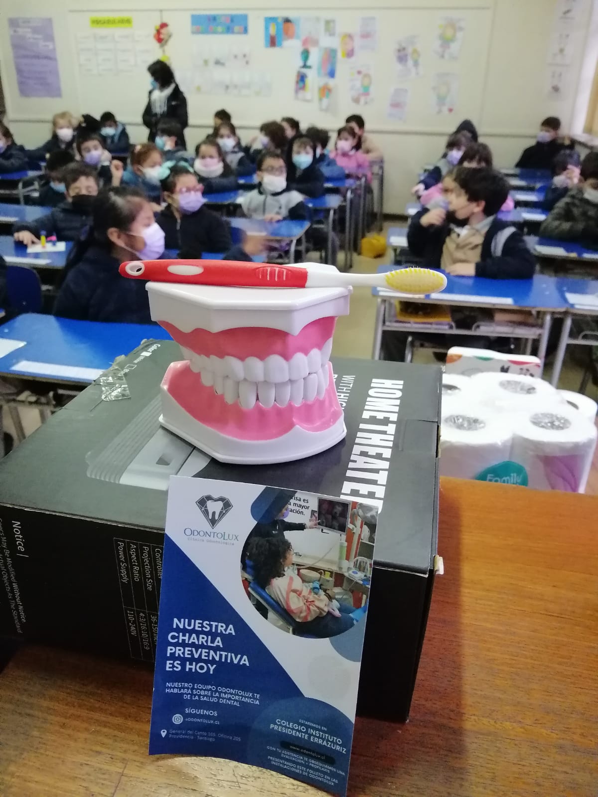 Charla educativa OdontoLux, junio 2023