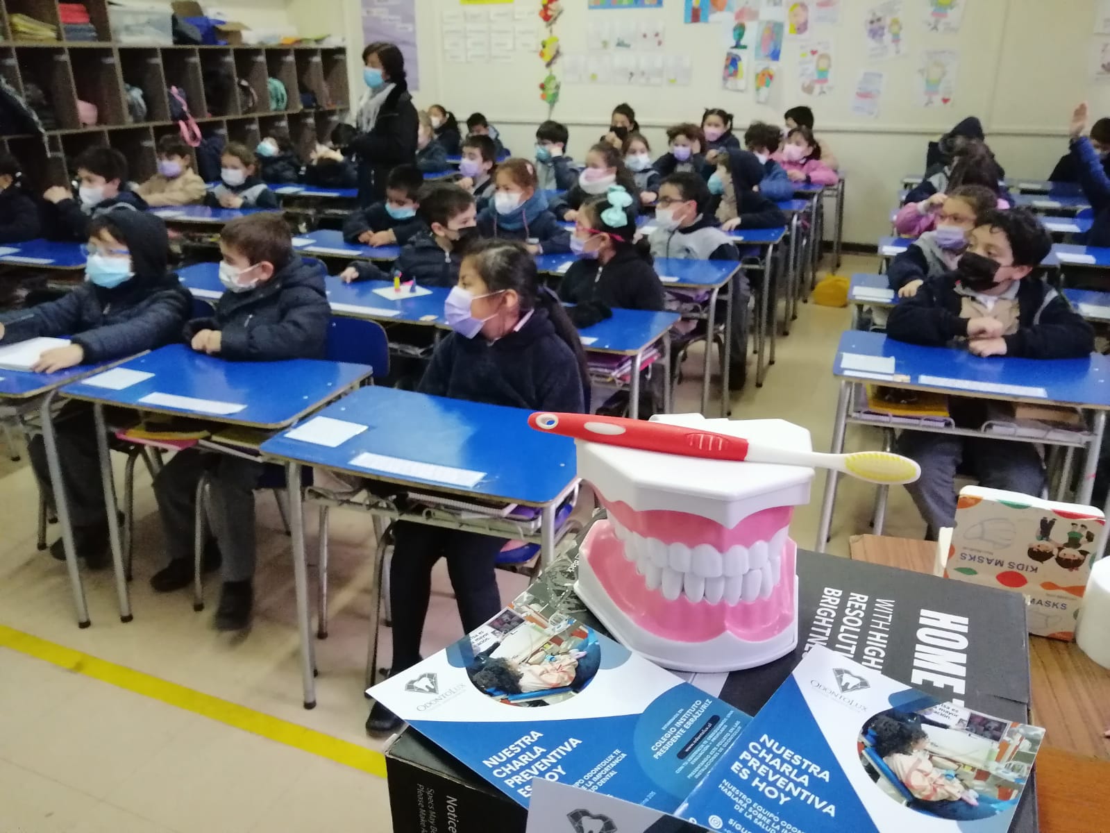 Charla educativa OdontoLux, junio 2023