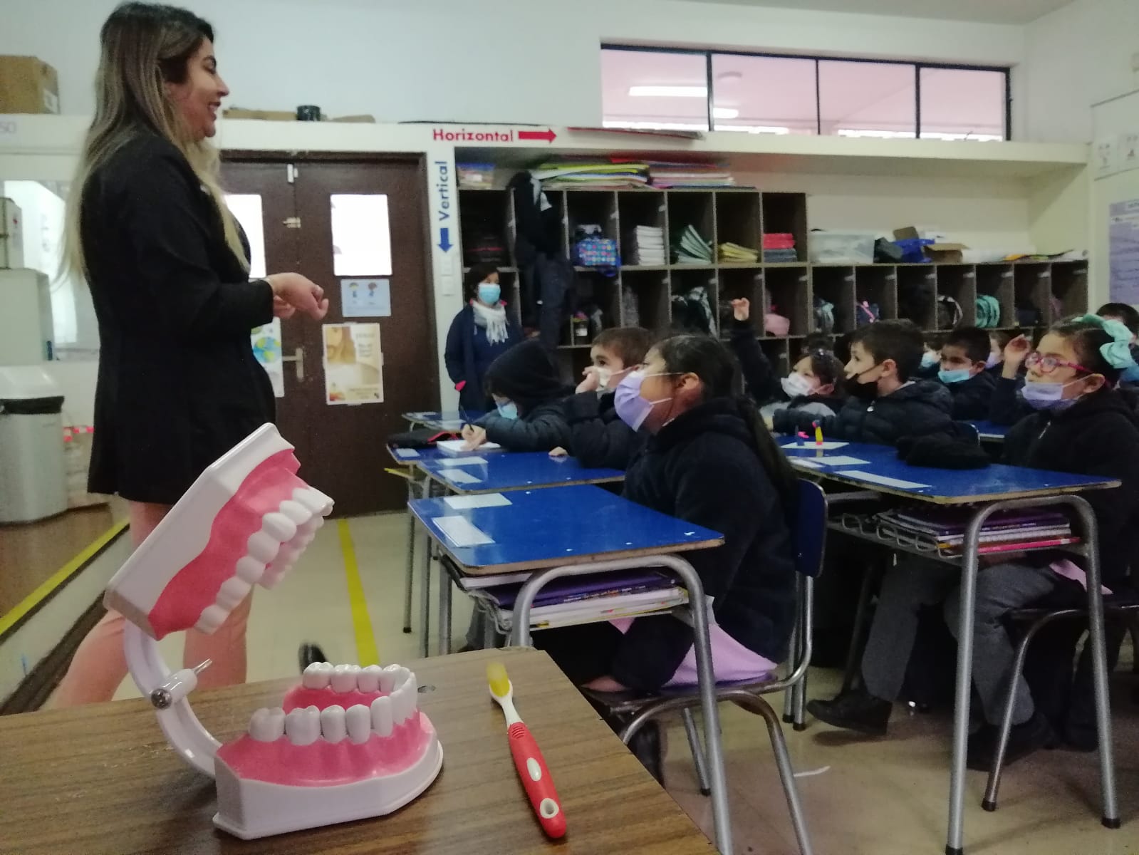 Charla educativa OdontoLux, junio 2023